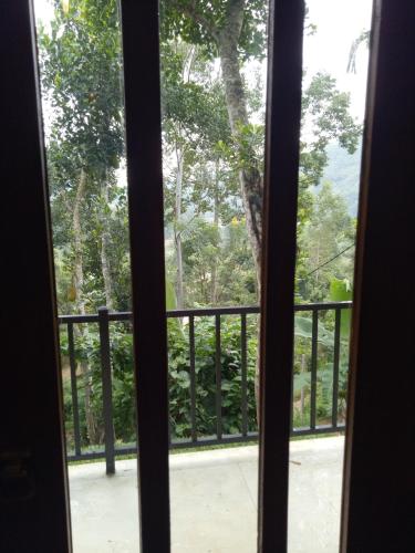 Deluxe Double Room with Balcony image 4
