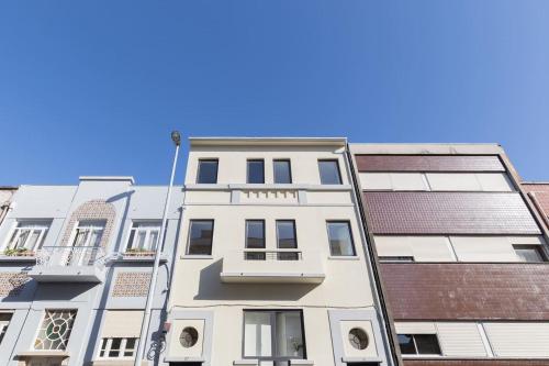 Modern 2BR Flat in Central Porto by GuestReady - G - image 2