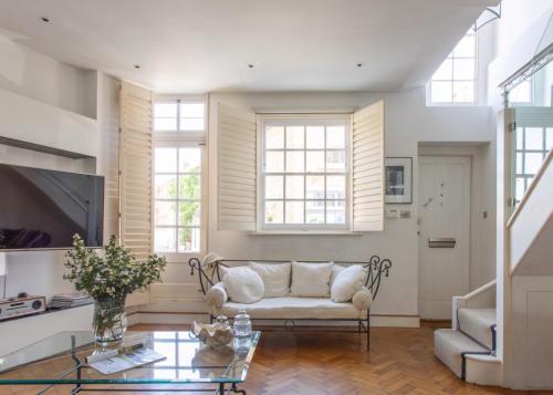 3-bedroom Mews House With Parking, Parsons Green, London