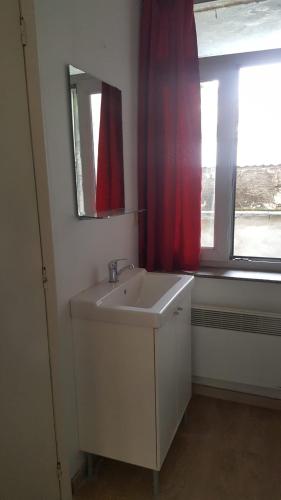 Cool Central Apartment 4