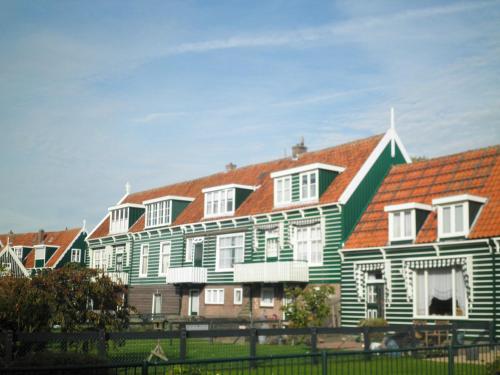B&B HutSpot - image 10