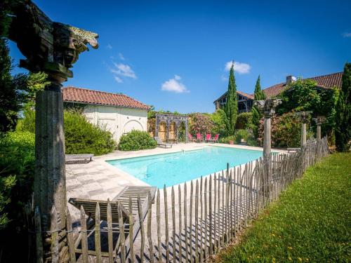 A spacious and beautifully restored rural farmhouse with private pool - Accommodation - Le Houga