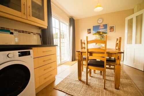 Kitchen, Modern three bedroom house in Bundoran - Bundoran Luxury Apartments and Holiday Homes in Bundoran