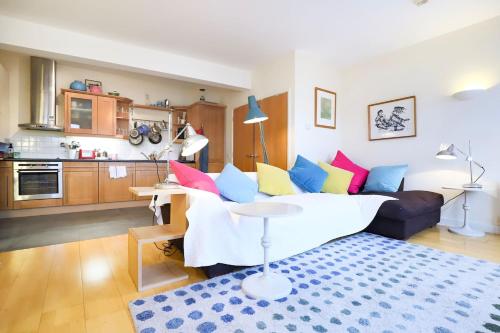 Modern Bright 1br Flat In Kentish Town By Guestready