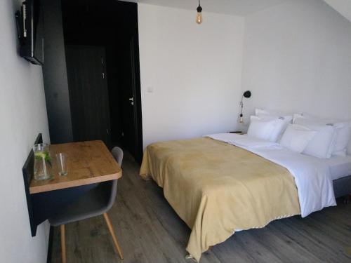 1 queen bed