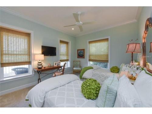 Dockside Darling Home - image 6