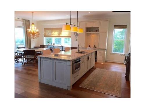 Dockside Darling Home - image 9