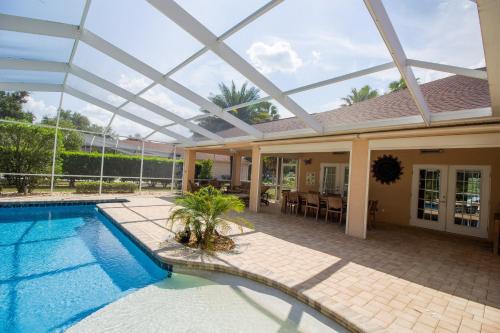 Villa Eagle Home - main image