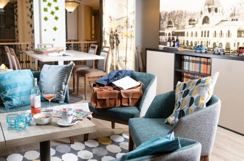 The Three Corners Hotel Art