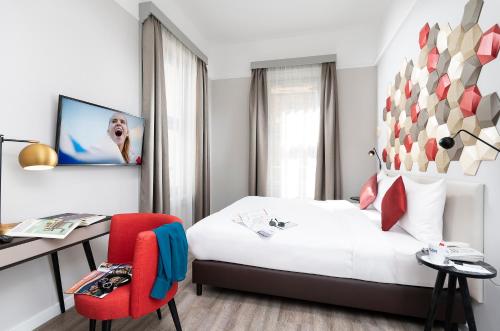 The Three Corners Hotel Art