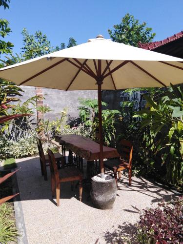 Murnis Bungalow – Lovina Beach, CO