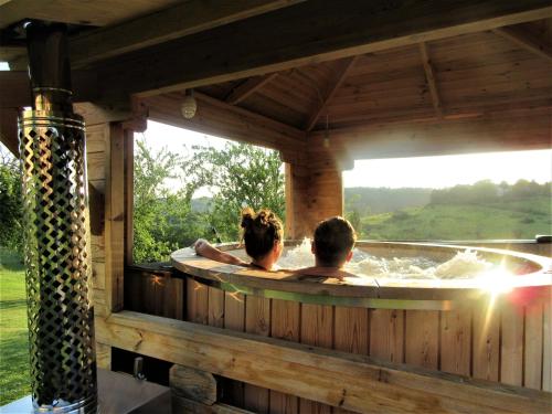 Chez "hygge en périgord" - villa ''Maeltri'' et gîte ''Intimité'' avec piscine et SPA