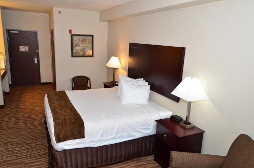 Cobblestone Inn & Suites - Clarion