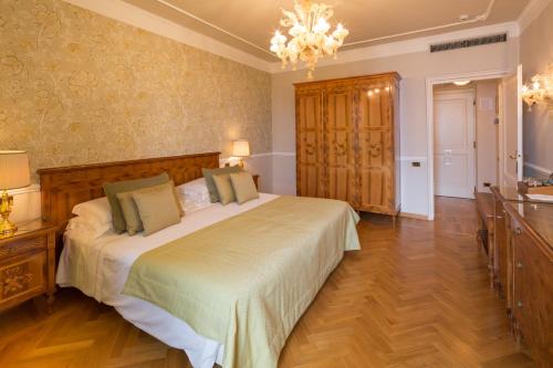 2 twin beds