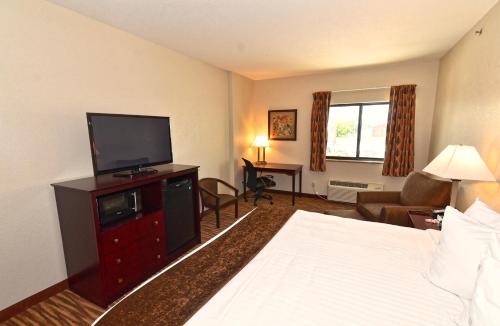 Cobblestone Inn & Suites - Clarion