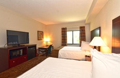 Cobblestone Inn & Suites - Clarion