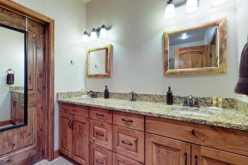 Cobblestone River Resort - image 9
