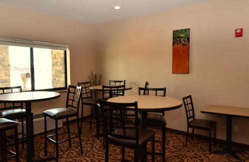 Cobblestone Inn & Suites - Clarion