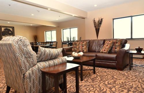 Cobblestone Inn & Suites - Clarion