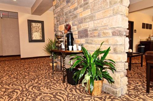 Cobblestone Inn & Suites - Clarion