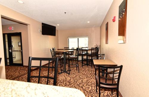 Cobblestone Inn & Suites - Clarion