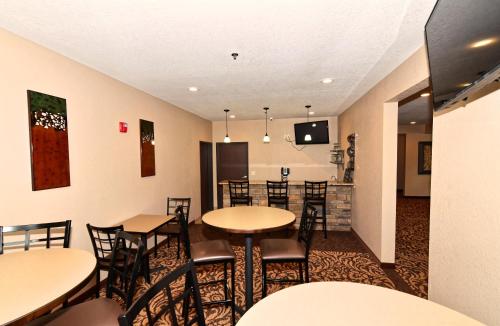 Cobblestone Inn & Suites - Clarion