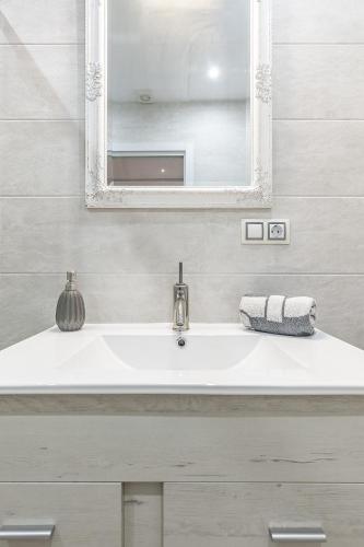 Minimalismo de Vanguardia con altas calidades 1 BR, Sevilla (Foto 10)