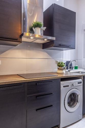 One-Bedroom Apartment image 9