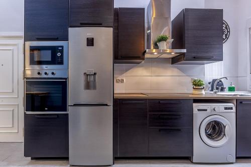 One-Bedroom Apartment image 4