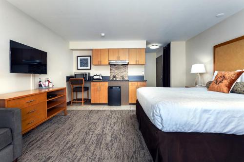 221812946 The Coho Oceanfront Lodge