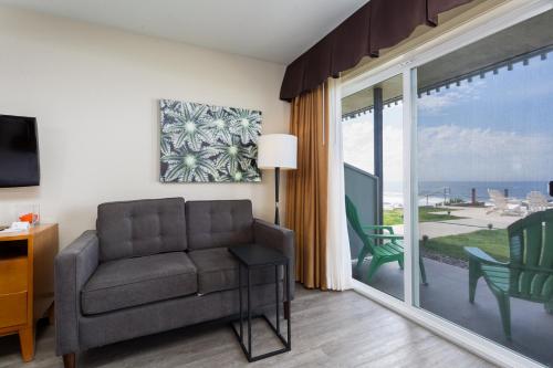 221812971 The Coho Oceanfront Lodge