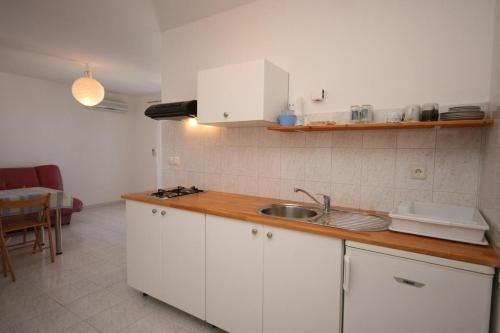 Apartment Mandre 6405b
