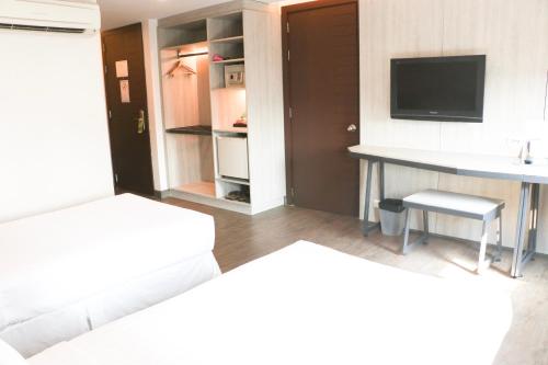 room detail thumbnail 1