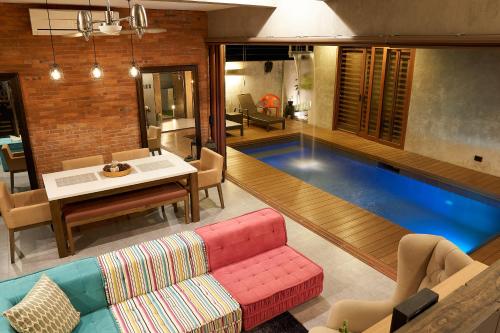 ISLA VILLA 1 amazing waterfall pool house near beach, bars & restaurants Cebu