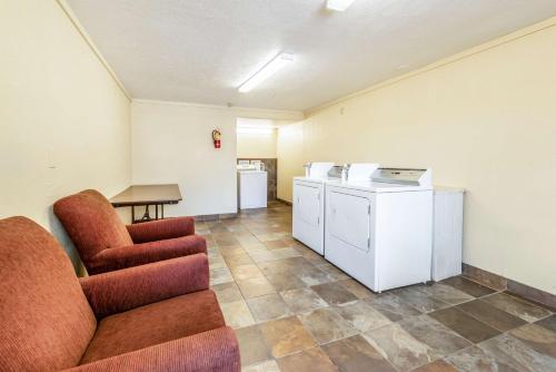 Motel 6 Mansfield, OH - 로비