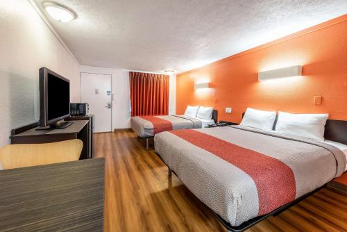2 double beds