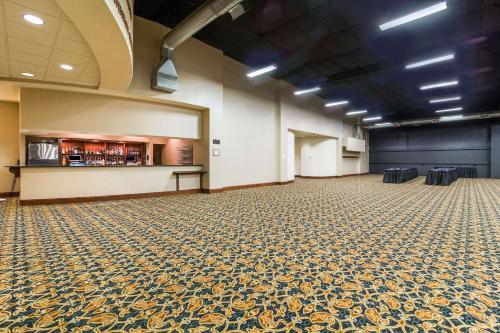 Clarion Hotel Convention Center