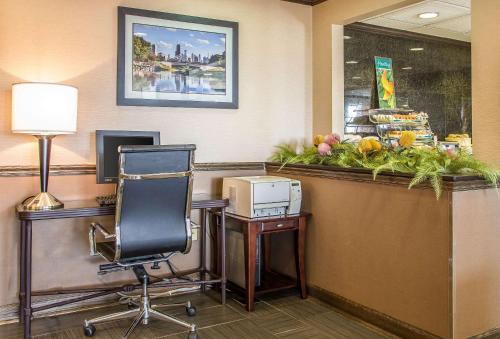Quality Inn Elgin I-90 in Elgin, USA