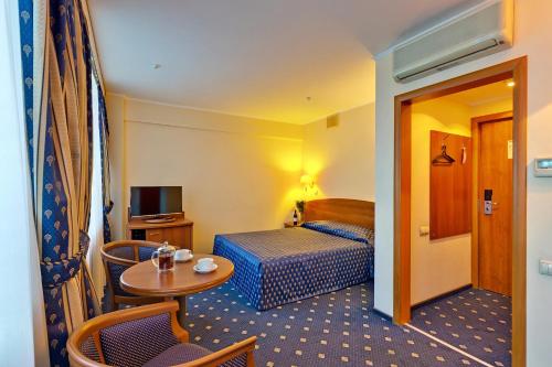 Aeropolis Hotel - main image