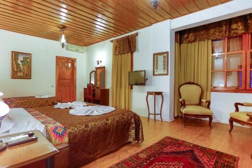 room detail thumbnail 2