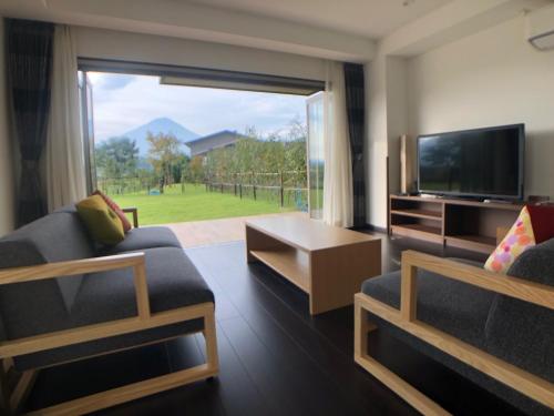 Kawaguchiko Urban Resort Villa The 2-star Kawaguchiko Urban Resort Villa offers comfort and convenience whether youre on business or holiday in Fujikawaguchiko. Offering a variety of facilities and services, the property provides 