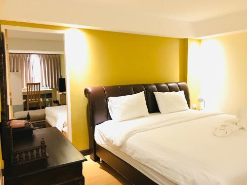 room detail thumbnail 1