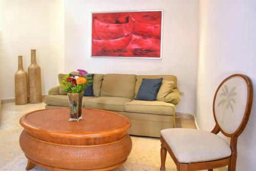 Downtown Suite + Pool, Steps to Beach & 5th!