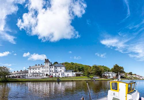 The Falcon Hotel - image 7