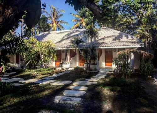 Scar Reef Resort - Beachfront Paradise HALF BOARD or NIGHT STAY in Beru