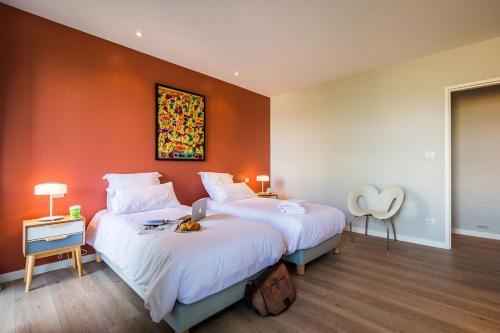 PERSPECTIVE KEYWEEK Beachfront Apartment with Parking Biarritz Center