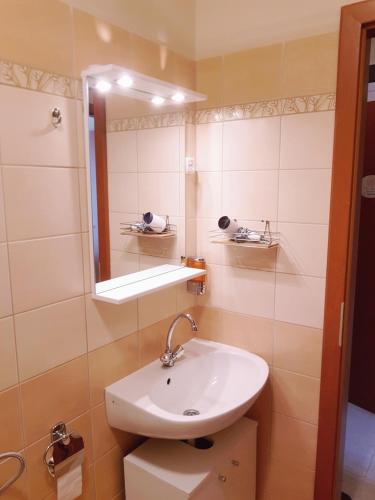 Lola Studio Apartman - image 4