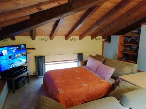  Dentella House, Attic in the Alps near airport, Pension in Albino bei Leffe