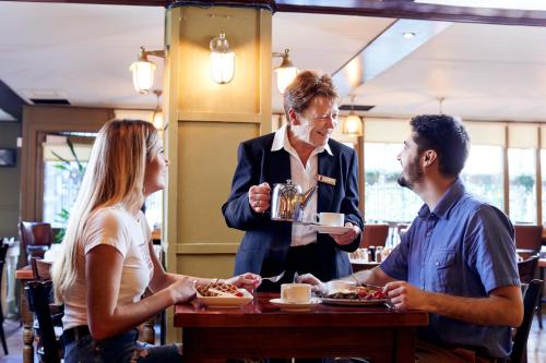 Arlington Hotel O'Connell Bridge - image 10