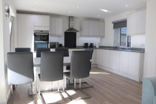 ห้องครัว, Eve s Corner  a comfy  modern   well equipped home in วินส์ฟอร์ด